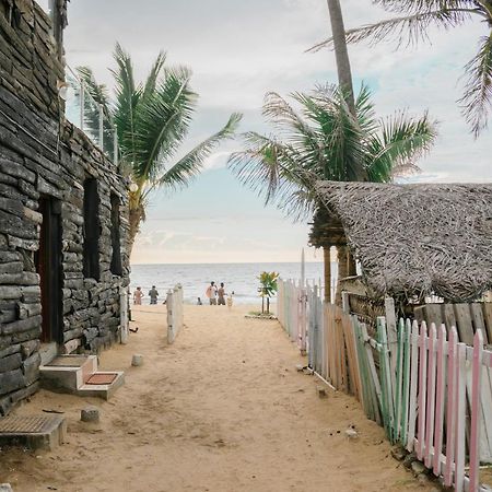 Отель Lavinia Escapes Дехивала-Маунт-Лавиния Экстерьер фото